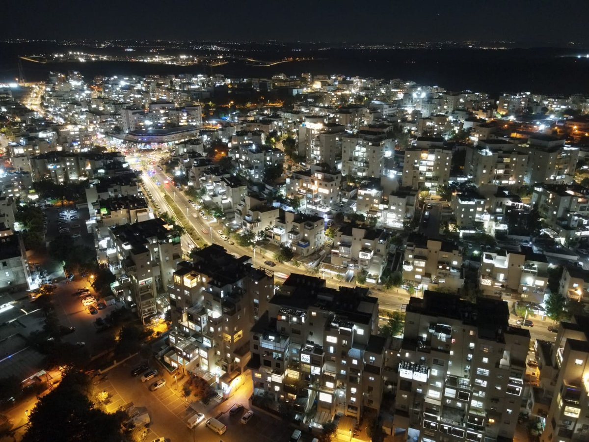 מבט מרהיב מלמעלה: הסוכות הרבות ברחבי העיר אלעד