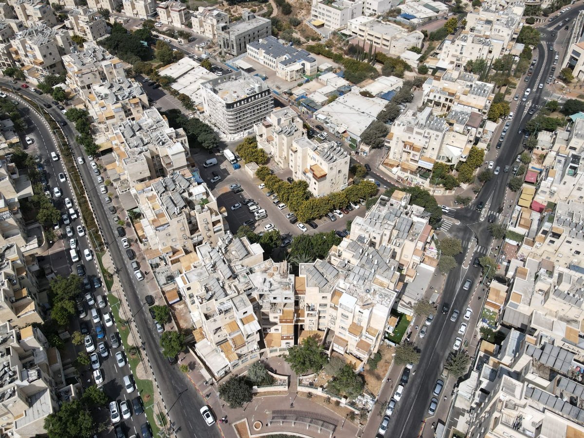 מבט מרהיב מלמעלה: הסוכות הרבות ברחבי העיר אלעד