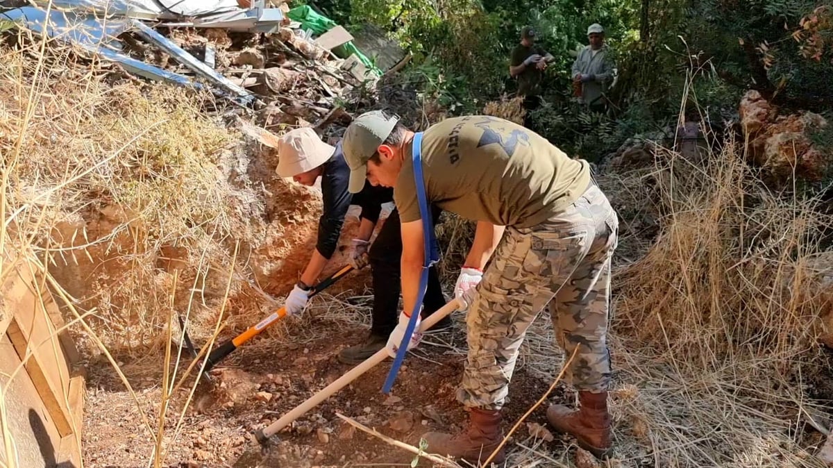 מחפשים בכל מקום אפשרי.