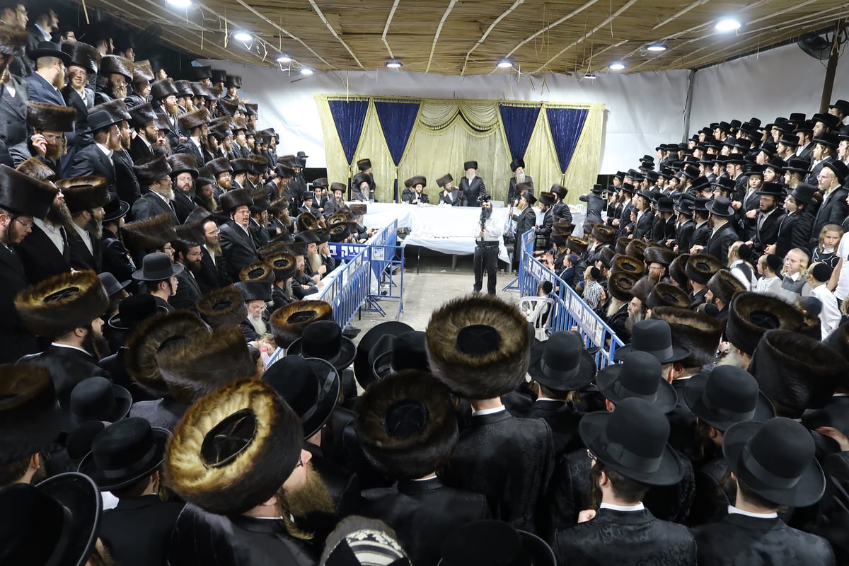 באבוקות של אש: שמחת בית השואבה בחסידות זוועהיל