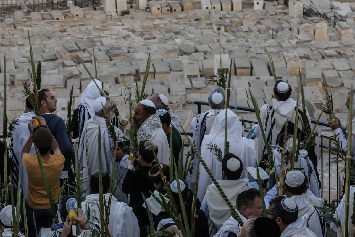 מאות התפללו בהר הזיתים מול בית קודשי הקודשים