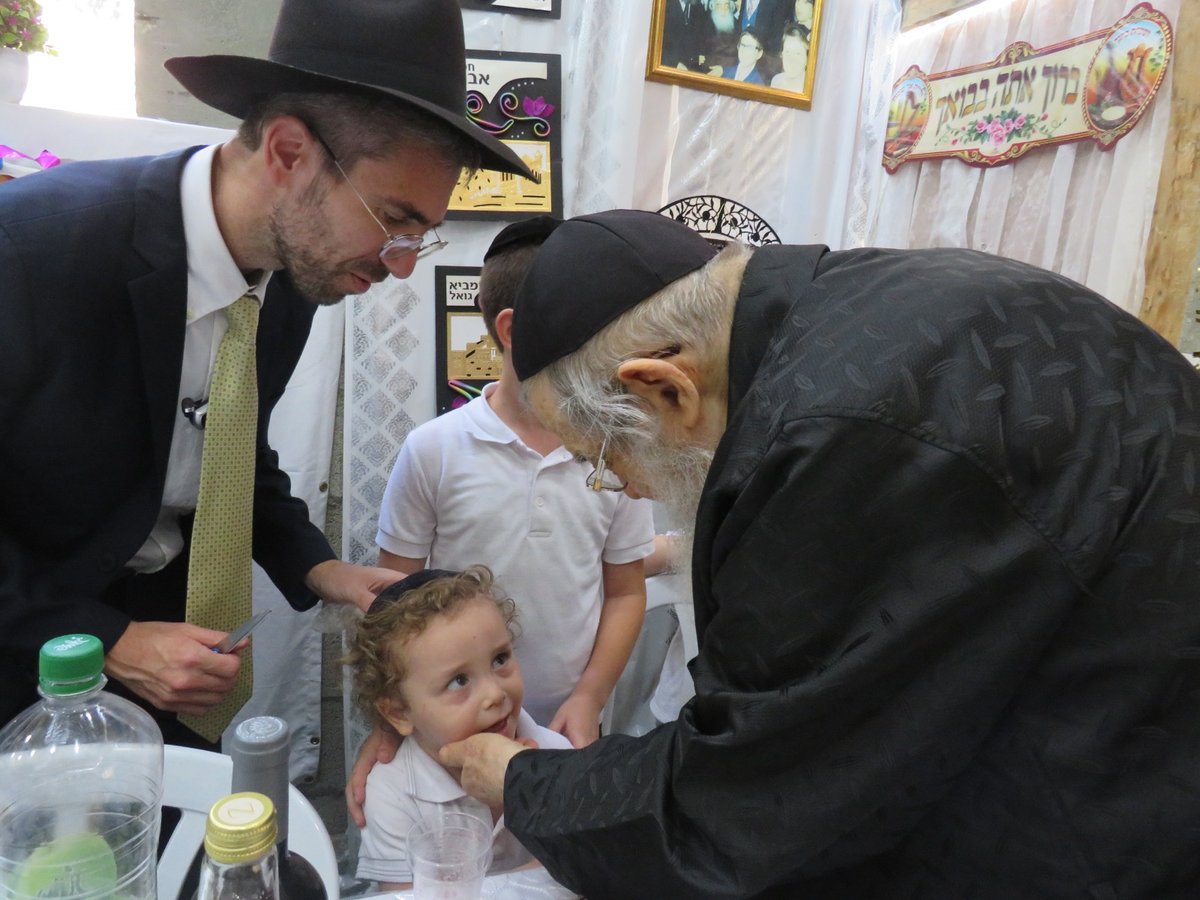 מקפיץ ומרגש: ה'הקפות שניות' המסורתיות ב'בית מתתיהו'