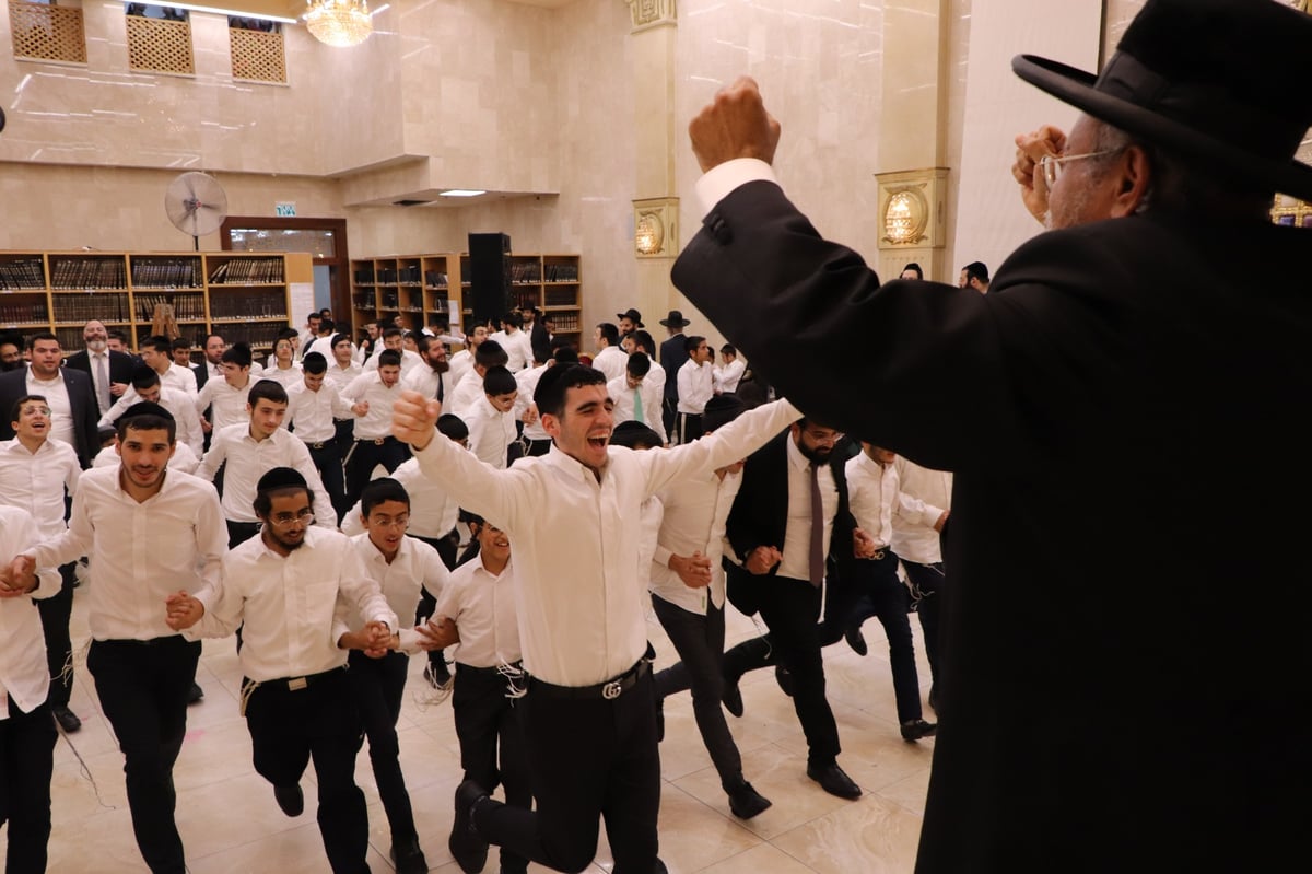 בישיבה בראש העין: כך חגגו את ה'הקפות שניות' | תיעוד