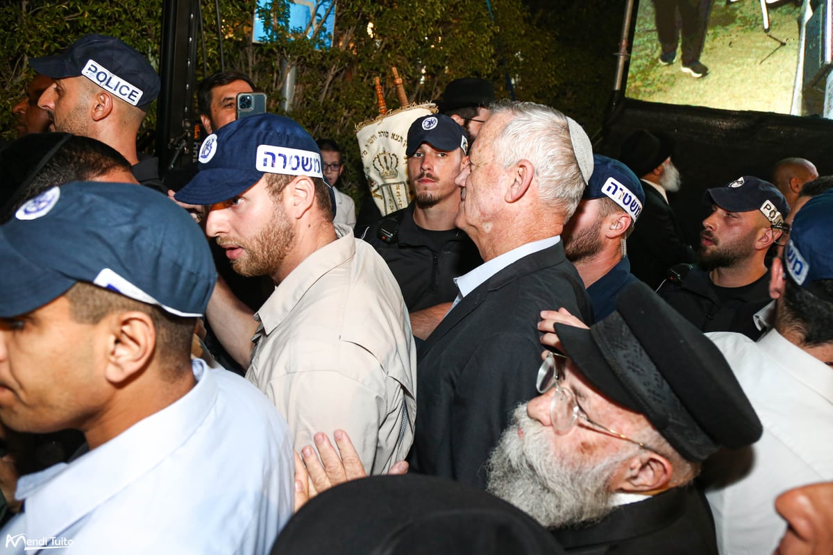 תיעוד ענק ומרהיב: ה'הקפות שניות' בכפר חב"ד