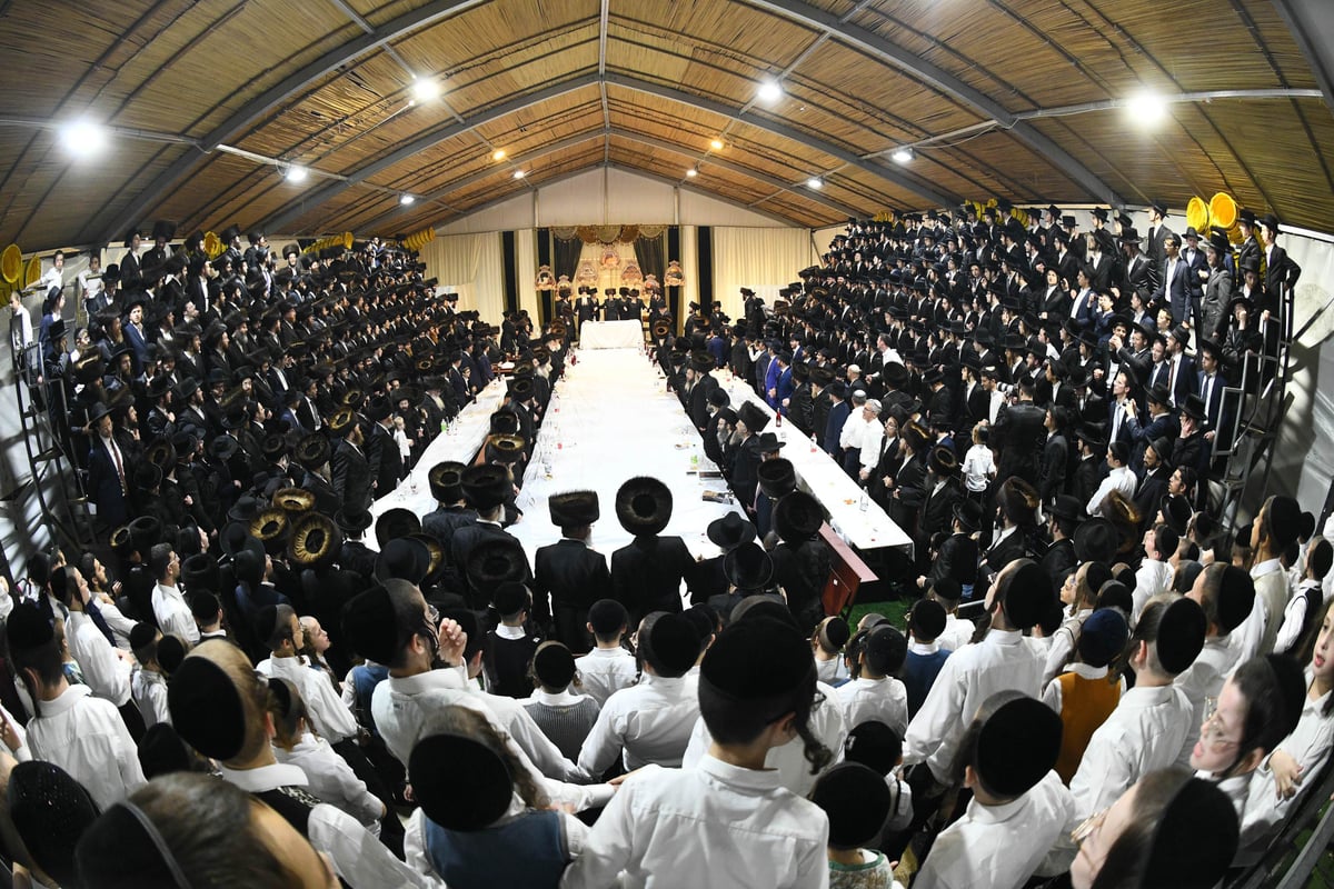 הרבי רקד עם ראשי הכוללים: סוכות ושמחת תורה בסאדיגורה