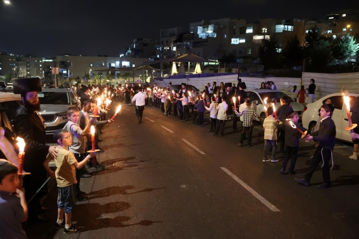 ליטאים וחסידים יחדיו: ספר תורה הוכנס ל'קרעסטיר' בירושלים