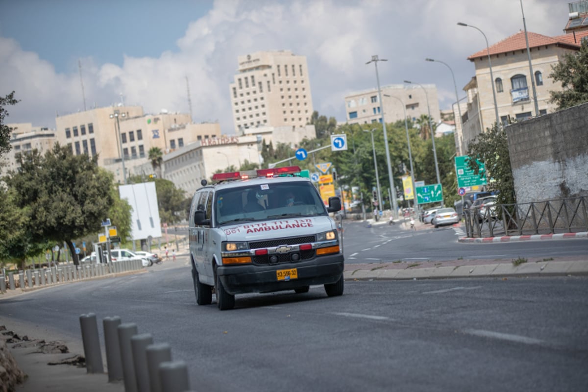 תינוק בן 7 חודשים טבע באמבטיה; מצבו מוגדר אנוש