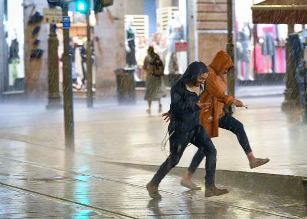 תחזית מזג האוויר: עוד ירידה בטמפרטורות וגשמים מקומיים