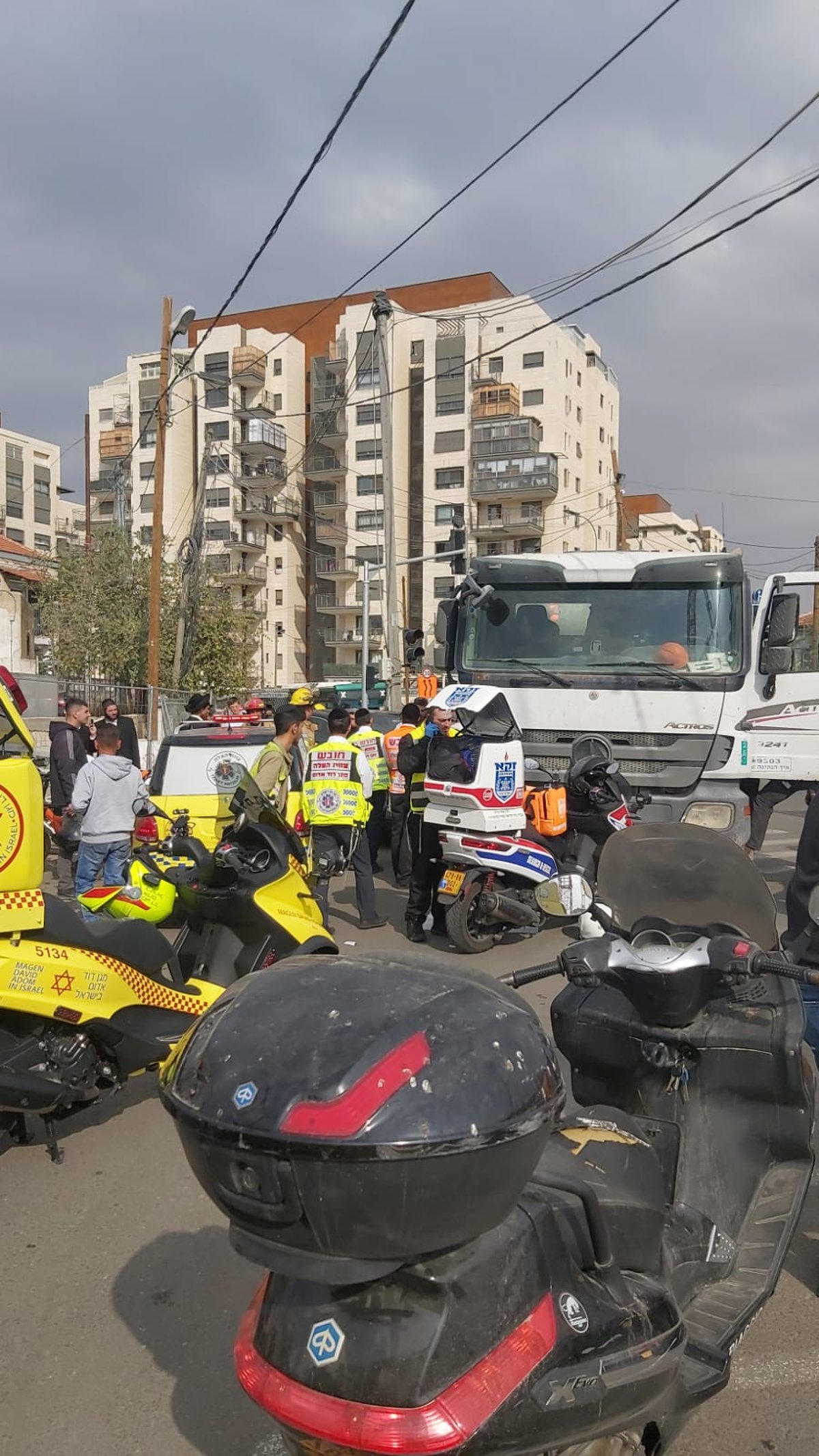 במרכז גאולה: משאית פגעה בילד חרדי; מותו נקבע במקום