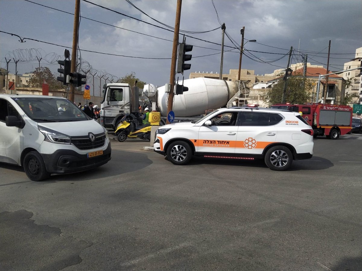 במרכז גאולה: משאית פגעה בילד חרדי; מותו נקבע במקום