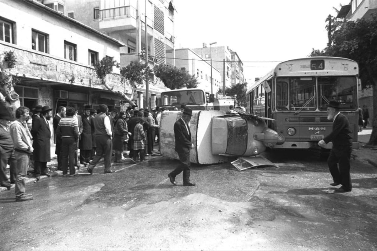 גן ורשא חסום לתנועה משני הכיוונים בשל התאונה