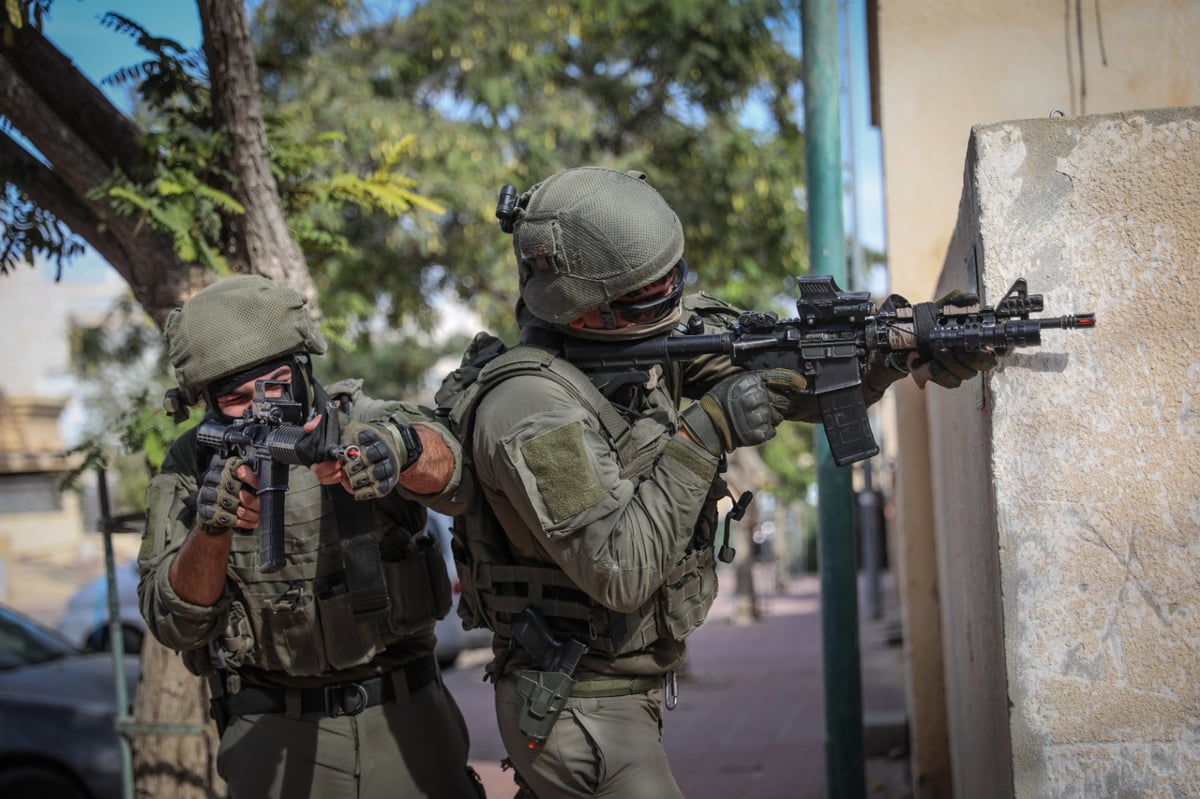 משיחת הטלפון עד לחילוץ תחת אש | כך חולצו בני הערובה מהישיבה