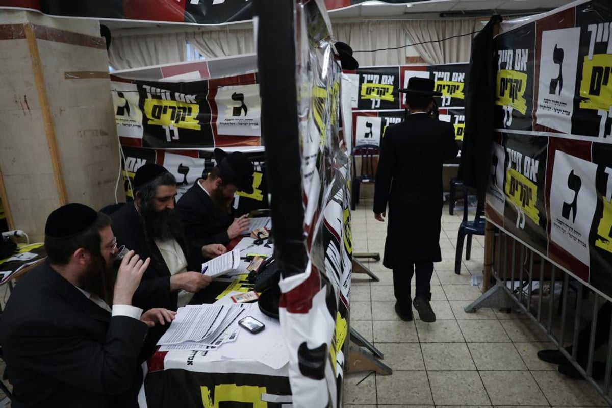 הצצה אל מאחורי הקלעים של מטה אגודת ישראל