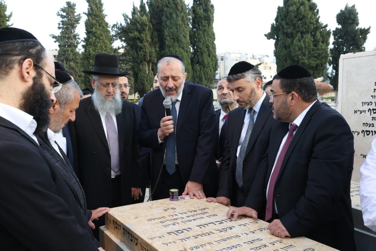 נתניהו, גנץ וסמוטריץ התפללו בכותל; שקד - בקבר רחל