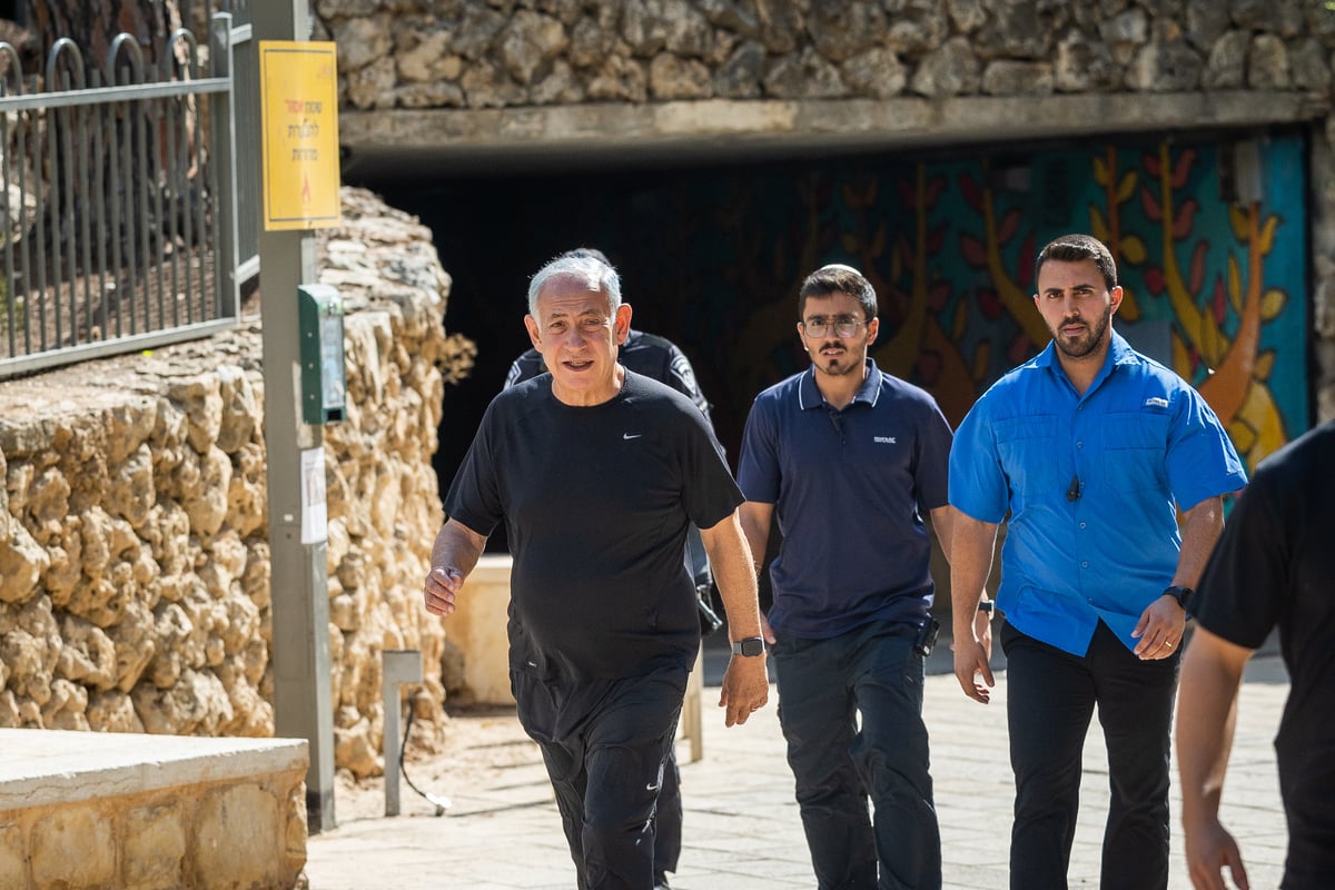 צפו בתמונות: מה עשה נתניהו בבוקר שאחרי הניצחון?