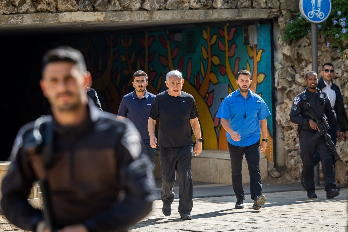 צפו בתמונות: מה עשה נתניהו בבוקר שאחרי הניצחון?