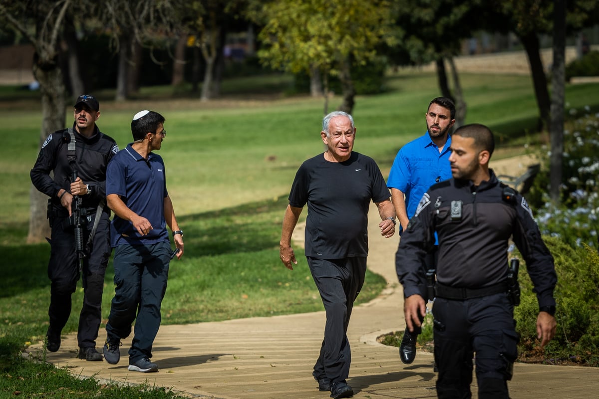 צפו בתמונות: מה עשה נתניהו בבוקר שאחרי הניצחון?