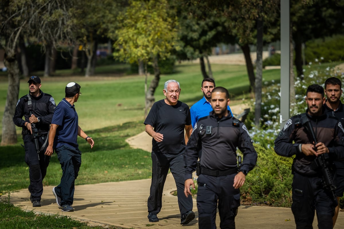 צפו בתמונות: מה עשה נתניהו בבוקר שאחרי הניצחון?