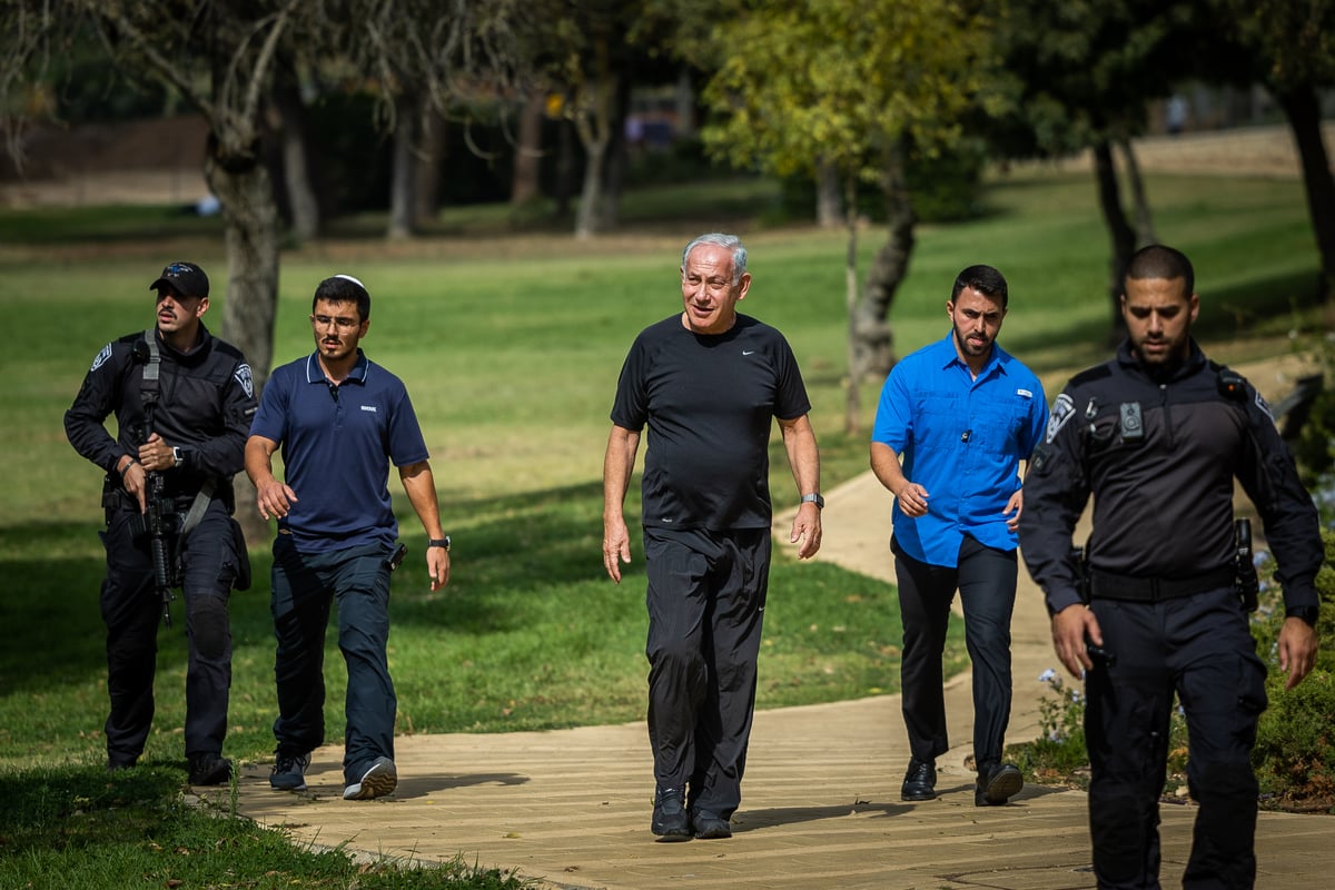 צפו בתמונות: מה עשה נתניהו בבוקר שאחרי הניצחון?