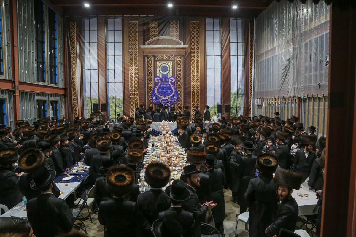 שמחת האירוסין לנכדי האדמו"רים מקרעטשניף וסקווירא