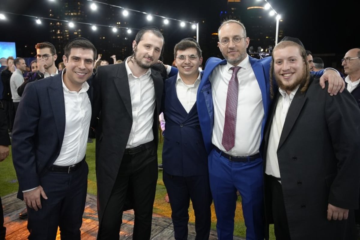 הכנסת ספר תורה למשרד הפרסום גל אורן לרנר