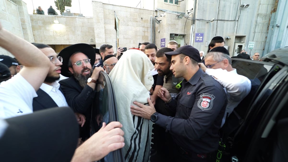 תיעוד: 'הינוקא' בברית מילה ותפילה בקבר רחל