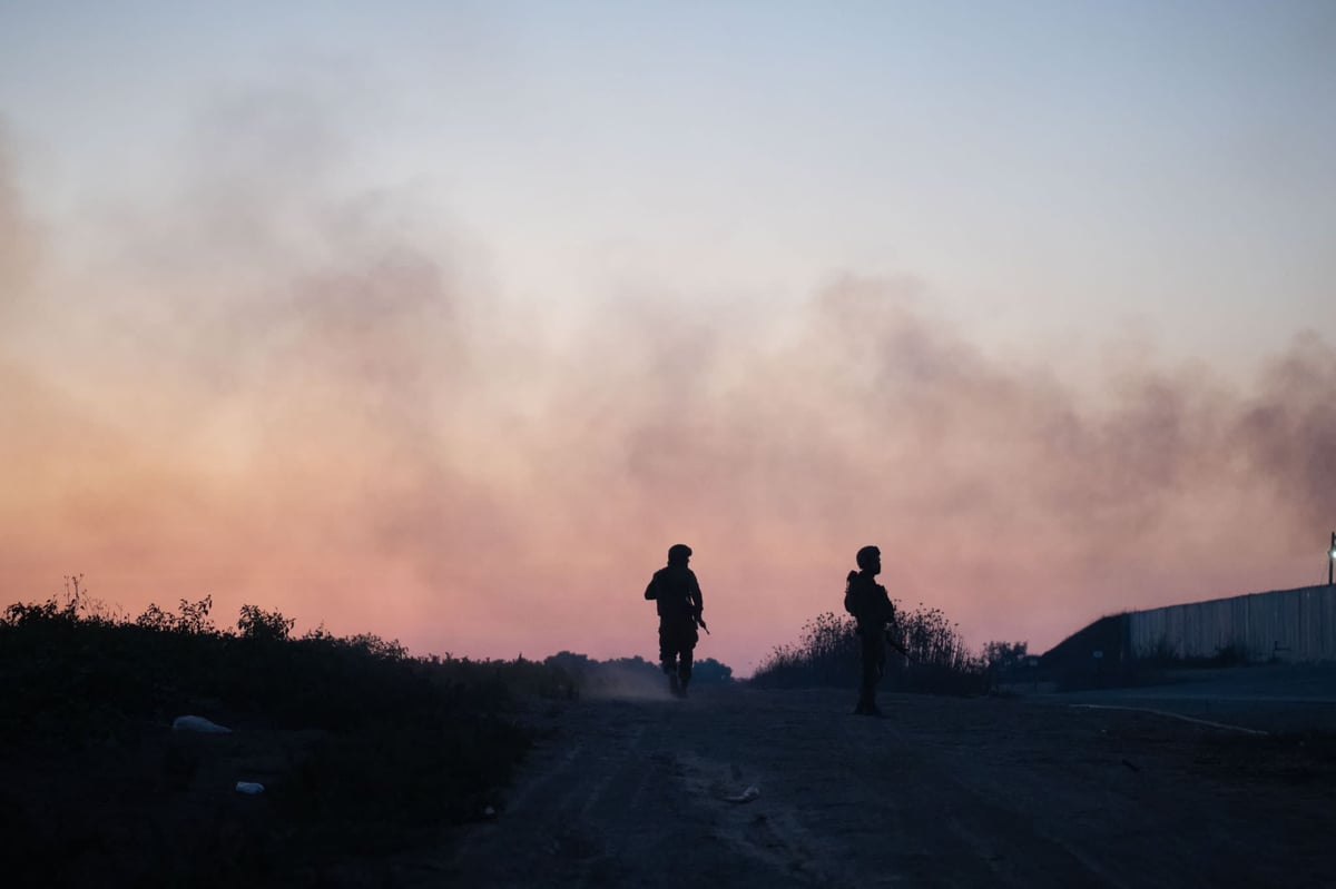 מקבלי האות: עלות השחר, שובר גלים ו'פעולות עלומות'