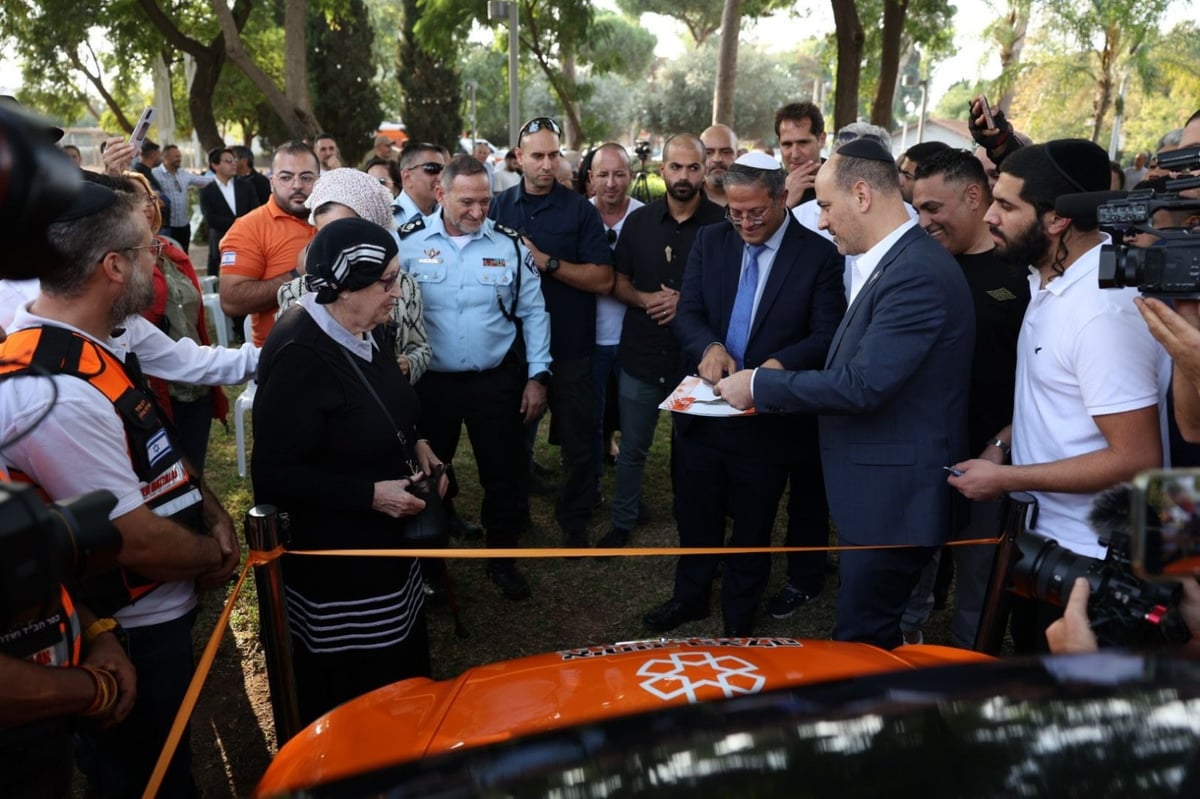 איתמר בן גביר והמפכ"ל קובי שבתאי נפגשו ולחצו ידיים | תיעוד