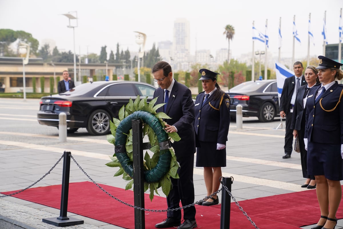 הרצוג בכניסתו לכנסת