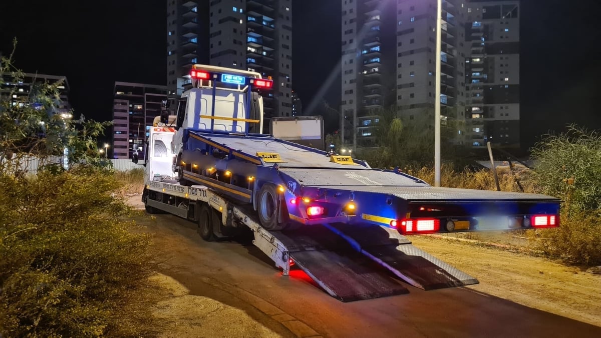 ניסה לגנוב מחפרון עם משאית גרר ונתפס "על חם"