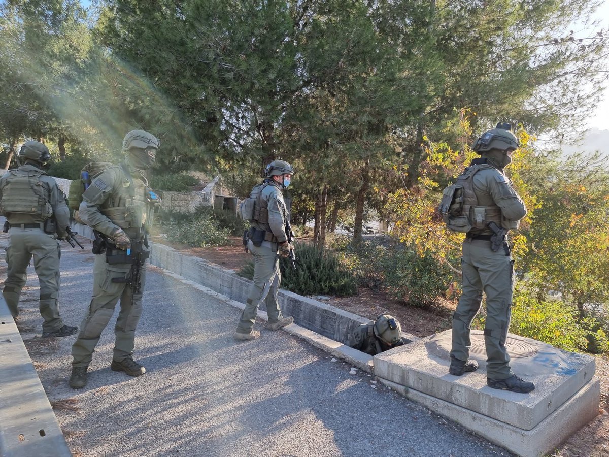 תיעוד: כוחות המשטרה ומג"ב סורקים אחרי המחבל