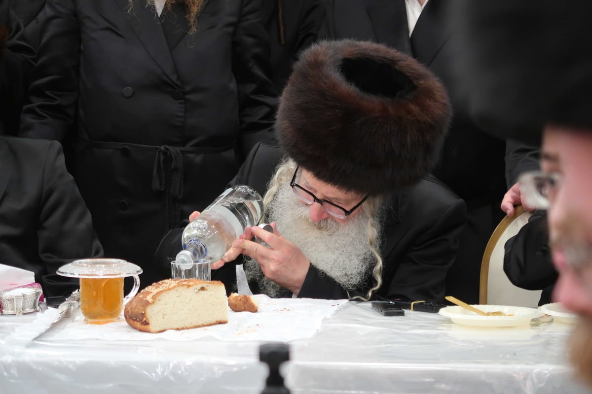 בהשתתפות קהל רב: הבר מצווה לנכד האדמו"ר מאמשינוב