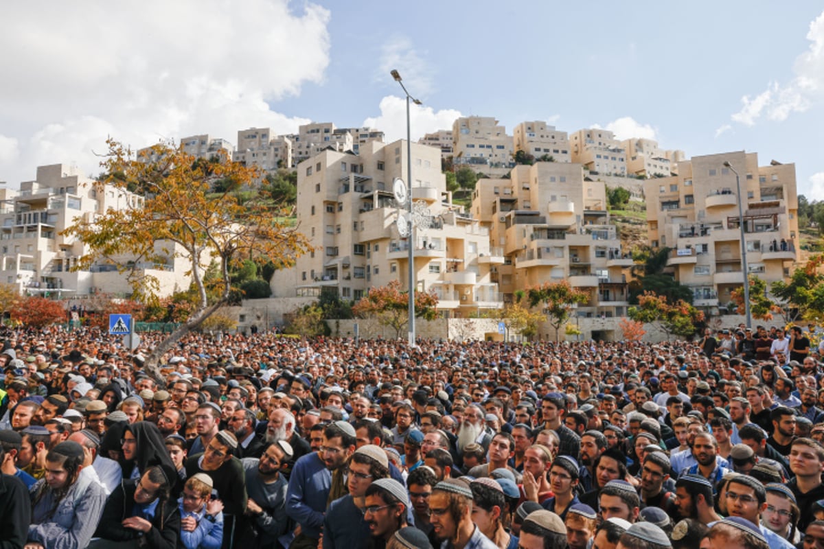 ירושלים: אלפים בהלווייתו של ראש ישיבת הר המור • תיעוד