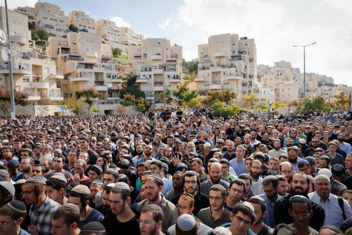 ירושלים: אלפים בהלווייתו של ראש ישיבת הר המור • תיעוד