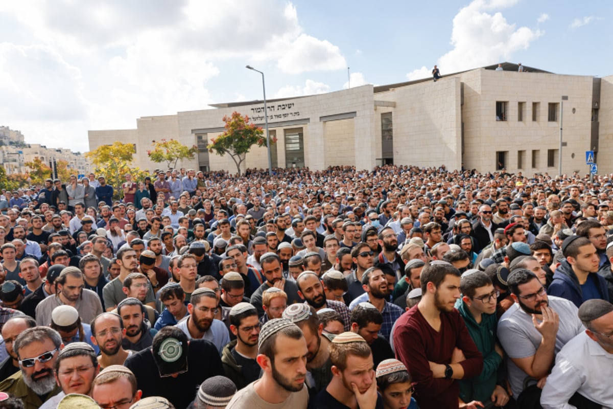 ירושלים: אלפים בהלווייתו של ראש ישיבת הר המור • תיעוד