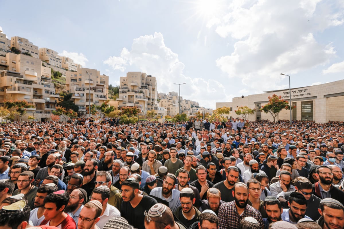 ירושלים: אלפים בהלווייתו של ראש ישיבת הר המור • תיעוד