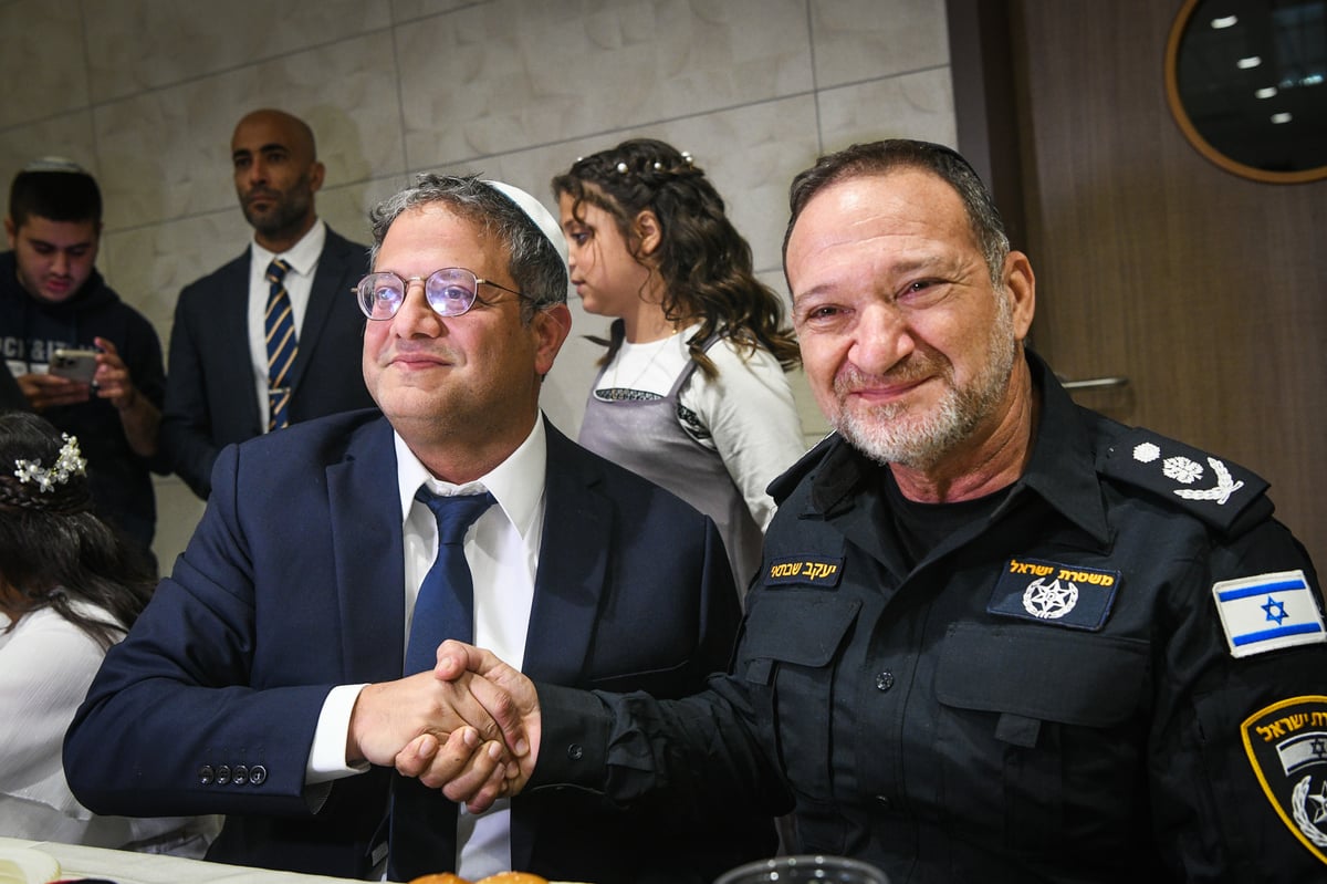 ברקע הסערה: כך התקבל המפכ"ל בבת מצווה של בן גביר