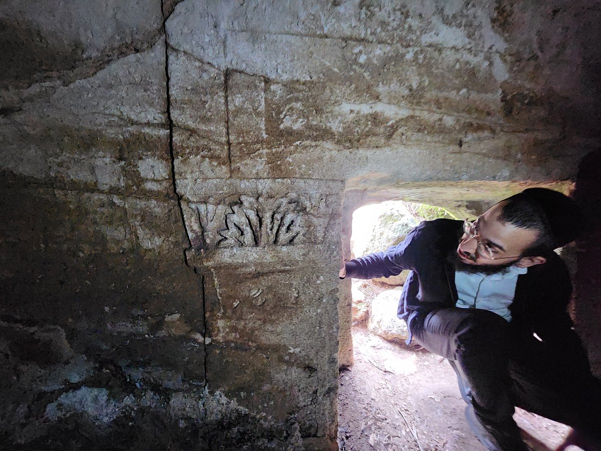 'מערת קבורה רומית' הסמוכה ל'מערת הנזירים' ב'יער בן שמן' עליה נטען במאמר זה שהיא באזור "מַדְבְּרָא דְלוּד", - המערה בה רשב"י הסתתר מהרומאים י"ג שנים