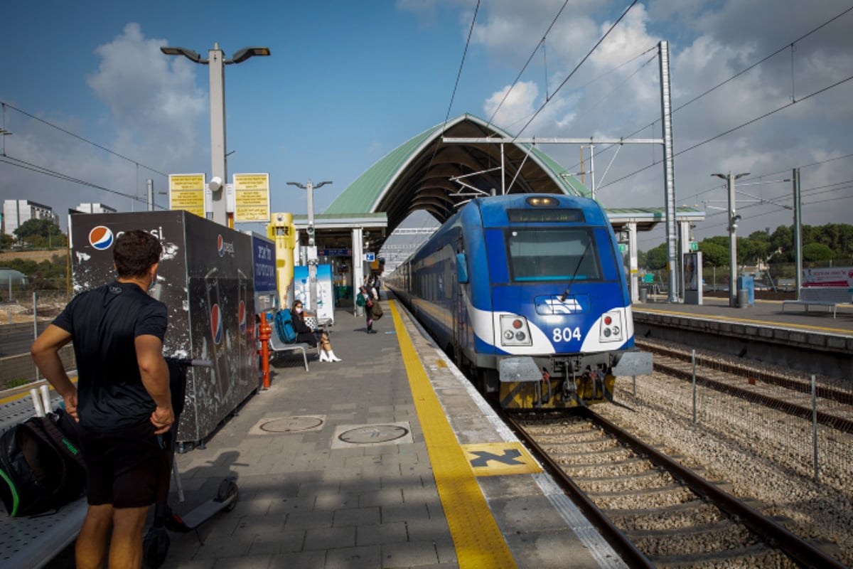 אדם נפגע על מסילת הרכבת: שיבושים ברכבות ת"א