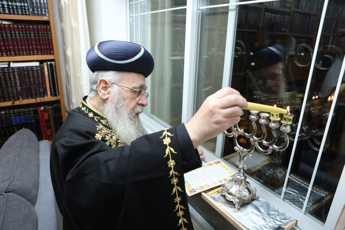 תיעוד: הראשון לציון בהדלקת נר שני של חנוכה