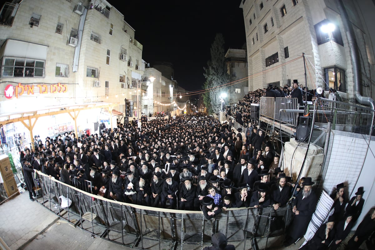 בראשות האב"ד: בסאטמר הניחו אבן פינה לבית ספר חדש