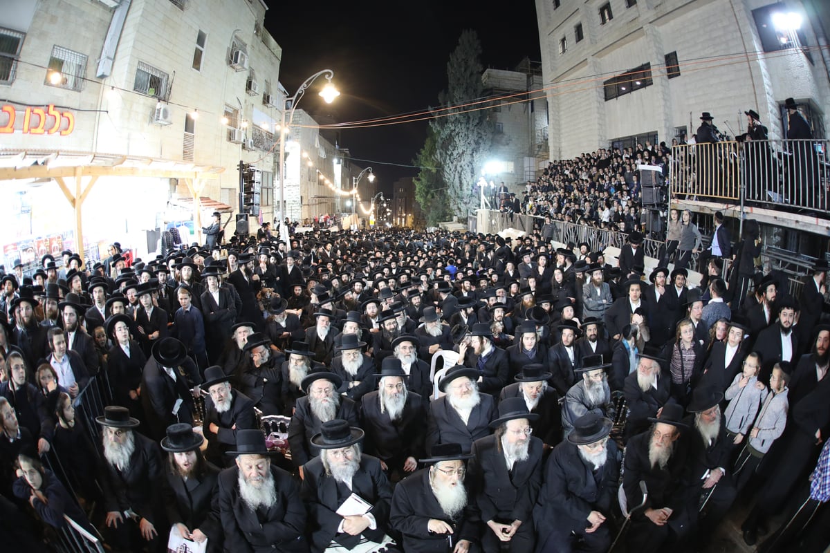 בראשות האב"ד: בסאטמר הניחו אבן פינה לבית ספר חדש