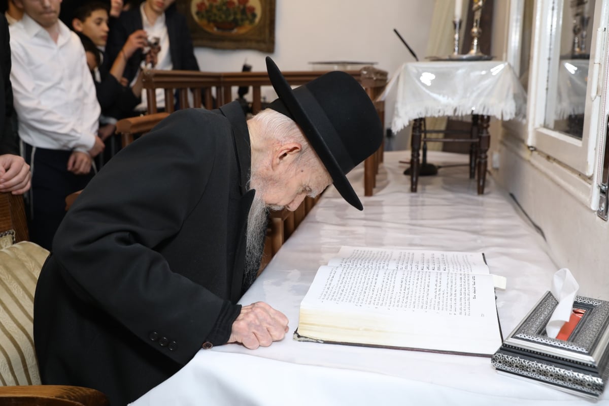 הגרי"ג אדלשטיין בהדלקת נר שלישי של חנוכה | תיעוד