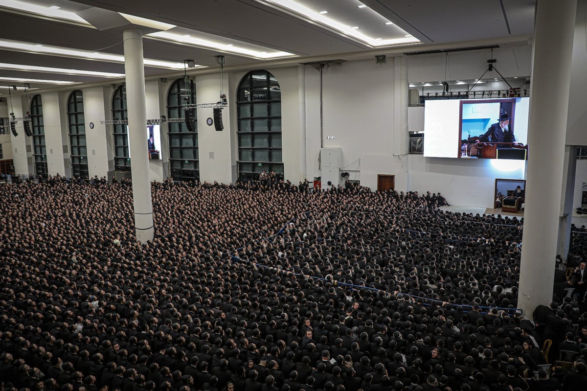 תיעוד עוצמתי: 'זאת חנוכה' בחצר חסידות גור בירושלים