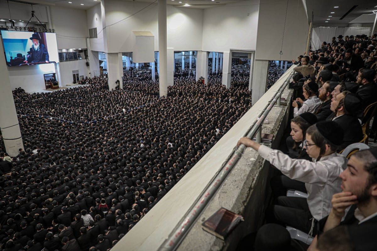 תיעוד עוצמתי: 'זאת חנוכה' בחצר חסידות גור בירושלים