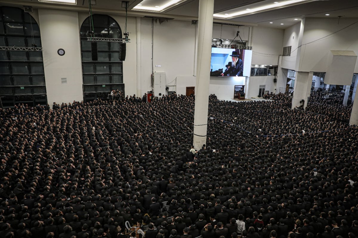 תיעוד עוצמתי: 'זאת חנוכה' בחצר חסידות גור בירושלים