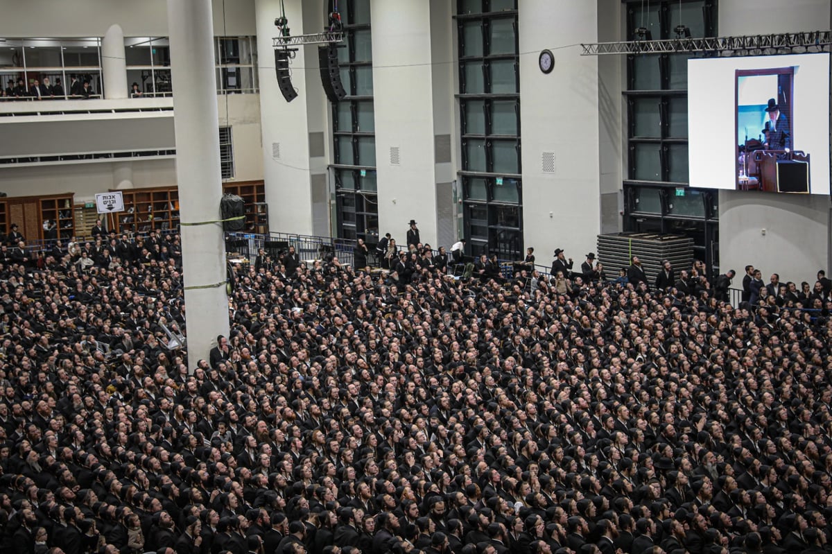 תיעוד עוצמתי: 'זאת חנוכה' בחצר חסידות גור בירושלים