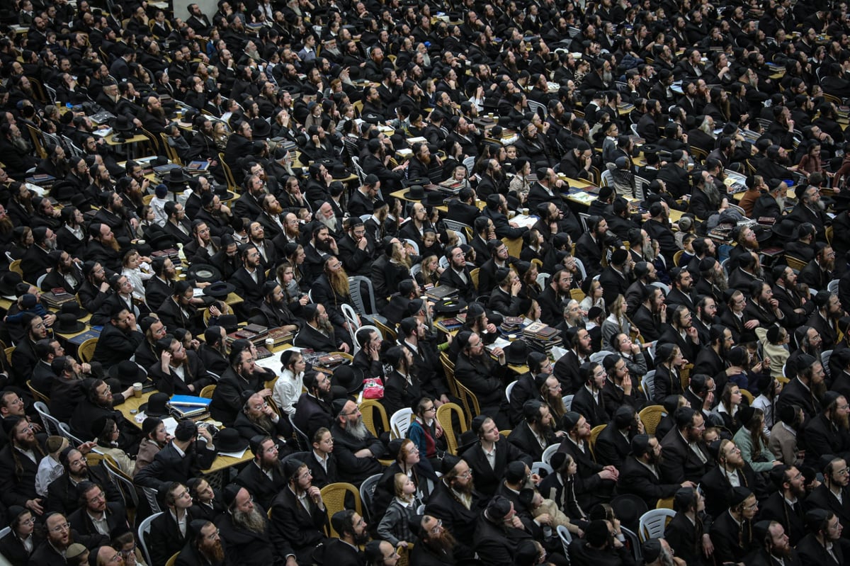 תיעוד עוצמתי: 'זאת חנוכה' בחצר חסידות גור בירושלים