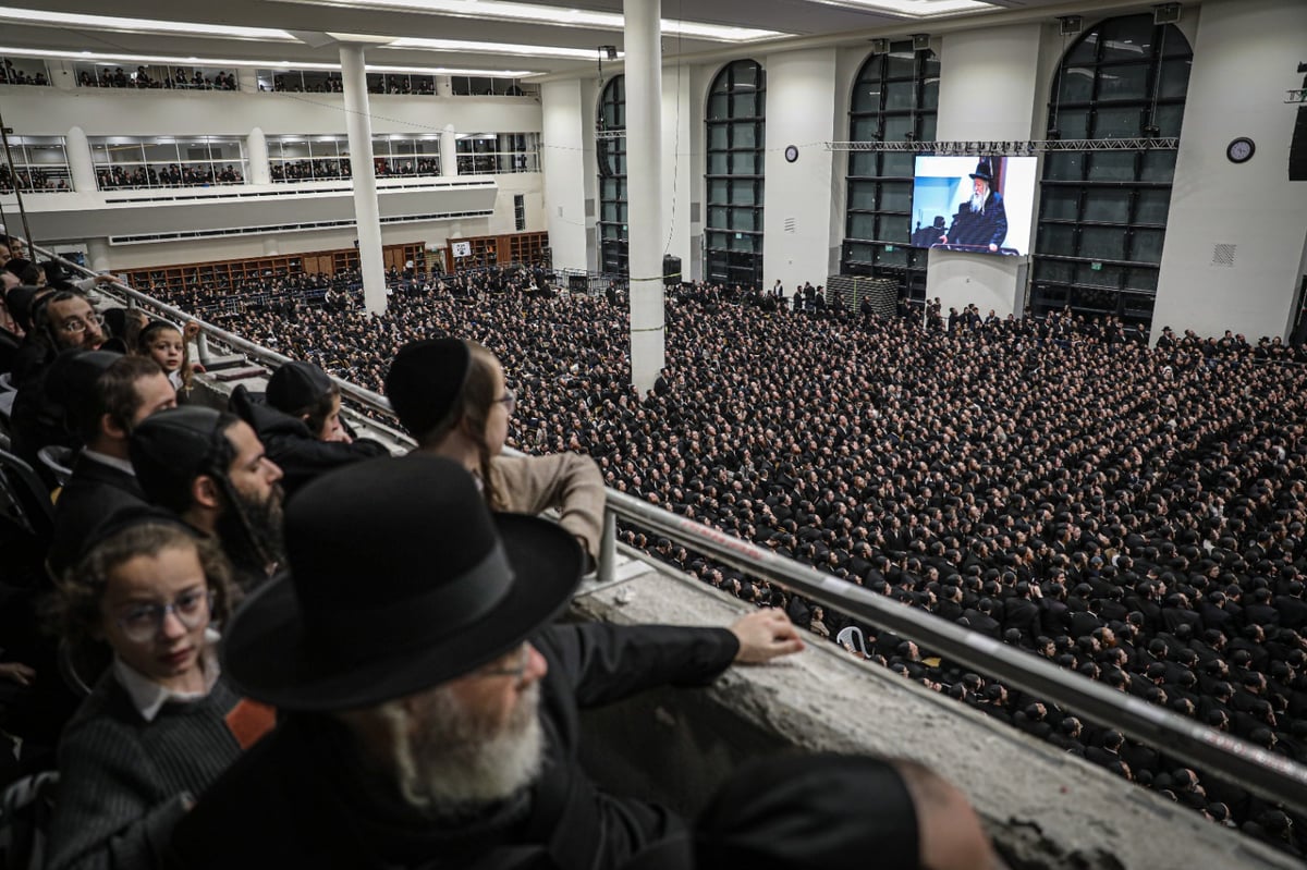 תיעוד עוצמתי: 'זאת חנוכה' בחצר חסידות גור בירושלים