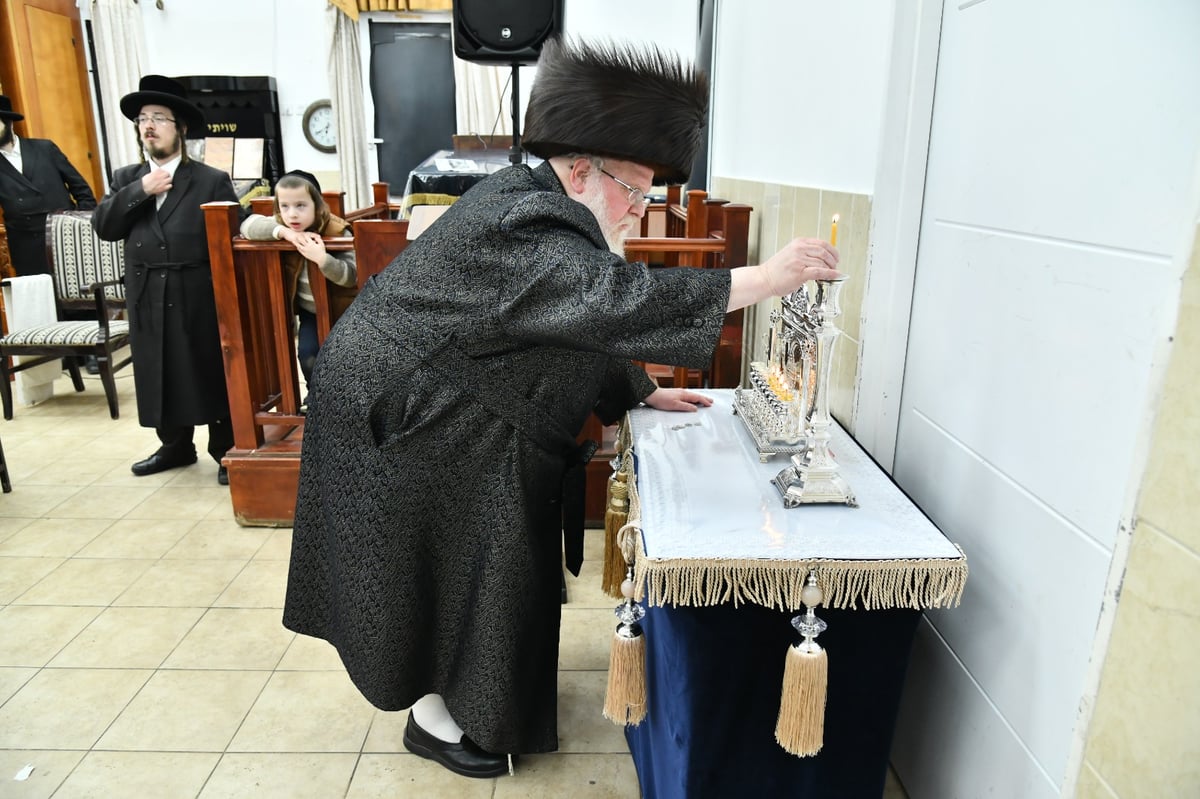 נר שמיני של חנוכה בחסידות סאסוב | תיעוד